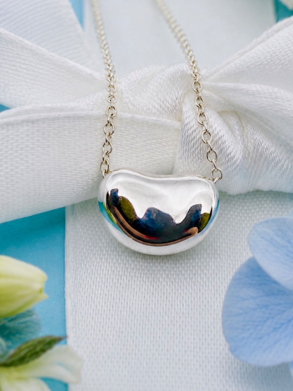 Tiffany & Co. Elsa Peretti Mini Bean Necklace Sterling Silver 17”